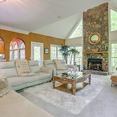 3 Mi to Roswell Riverwalk: Spacious Getaway!