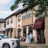 The Dundee - A Trace Hotel