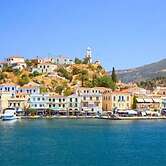 Akanthos Poros Chic Seaside Retreat Built in 1904