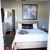 Nana Glad's Beach Front Accommodation