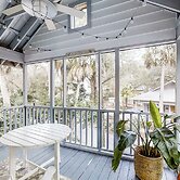 Vanilla Cottage on 30-acre Preserve!
