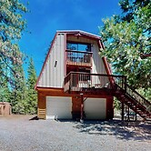 3BR Charming Cabin w/ Deck, Yard Games & View