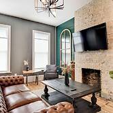 Large Milwaukee Home 4BR Fast Wifi