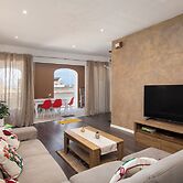 Luxury 3BR APT with Terrace & Views