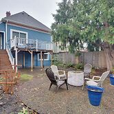 < 1 Mi to Moda Center: Walkable Portland Retreat!