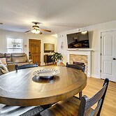 5 Mi to Univ of Arkansas: Cozy Townhome w/ Deck