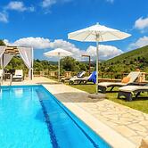 Impeccable 3-bed Villa in Anafonitria