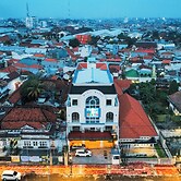 Front One Hotel Mesir Surabaya