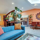 8 Mi to Lumen Field: Seattle Area Home w/ Backyard