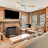 Relax Creekside: Forest-view Gem in Marietta!