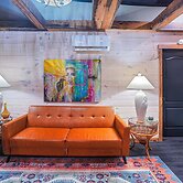 Stylish Retro Stay, Columbia House Unit D 1 Bedroom Apts