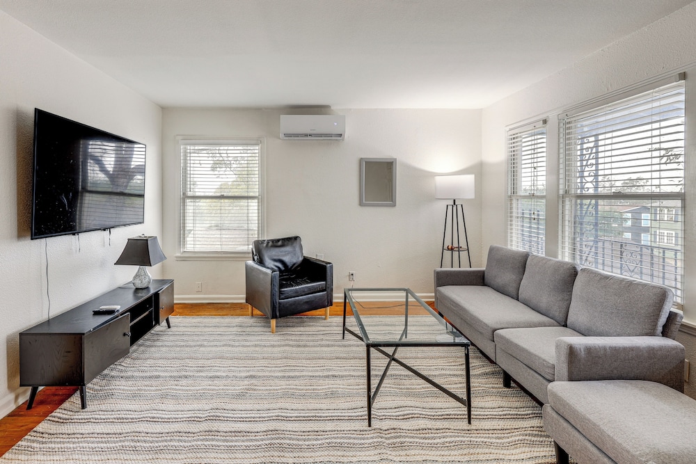 Retreat at Brackenridge Park: Cozy San Antonio Apt