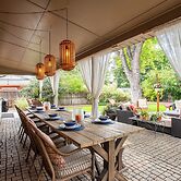 9 Mi to Red Rocks: Modern Getaway w/ Private Yard