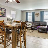1 Mi to Lsu, Tiger Stadium! Lovely Home w/ Parking