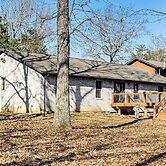 Spacious Retreat w/ Deck: 14 Mi to Nolin Lake!