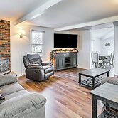 Steps to Winery! Updated Farmhouse in Holt