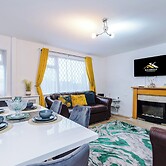 Large Modern 5-Bed House