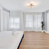 Luxury 3BR Family Home Game Room Parking