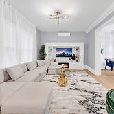 Luxury 3BR Family Home Game Room Parking