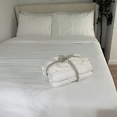 Luxe 1BR Oasis - Prime NY Stay