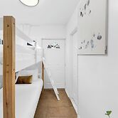 Uscale 2BR Escape in the Heart of NYC