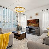 Luxury Hilltop Home Spacious Private Backyard