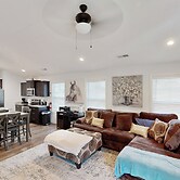 3BR Charming, Dog Friendly Home w/ Fire Pit!