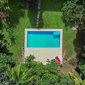 Casa ampla com piscina e churrasqueira