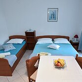 Apartments Mandre Near sea