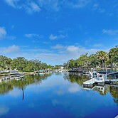 Relax on the Grand River! Bright Waterfront Home