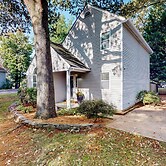 3BR Dog-friendly Retreat w/ Fireplace & Patio