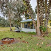 Hawthorne Angler's Cabin w/ Lake + Dock Access!