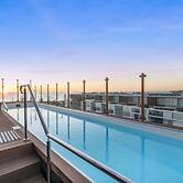 Coastal Apartment With Rooftop Pool