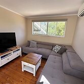 Charming 3 Bedroom Home in Garran, Perfect for Families and Groups