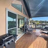 Beachside Retreat With Garage Parking