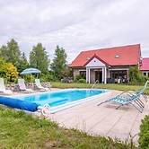 Atmospheric Holiday Home With a Swimming Pool