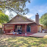 Private Pool & Hot Tub: Dog-friendly Live Oak Home