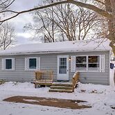 2 Mi to Cmu! Quaint Bungalow w/ Fenced Backyard