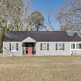 Walk to AH Stephens State Park! Pet-friendly Home