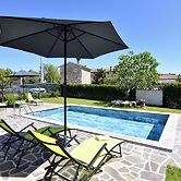 Relaxing Holiday Home With Shared Pool