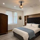 Family/small Group-wifi-parking-garden-sleeps 6