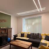 Family/small Group-wifi-parking-garden-sleeps 6