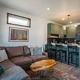 3 Bedroom: Coal Box Beautiful Unique Home Close to Slopes