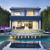 Private LA Retreat w/ Pool, Hot Tub & Fire Pit Near Melrose Ave The Ma