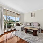Spacious 4-bed House With Private Garage