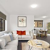 Bright 2-bed Apartment in Leafy New Farm