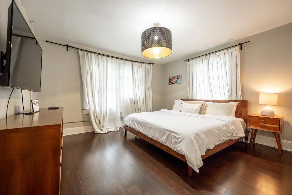 Historic Pet-Friendly Home in Downtown
