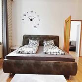 Stylish 2-BR Apartment in Vienna's Simmering Area
