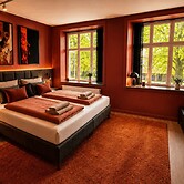 Crimson Autumn Suites JP