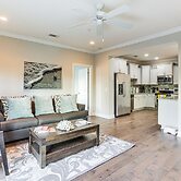3 Mi to Pier Village: Dog-friendly St Simons Home!